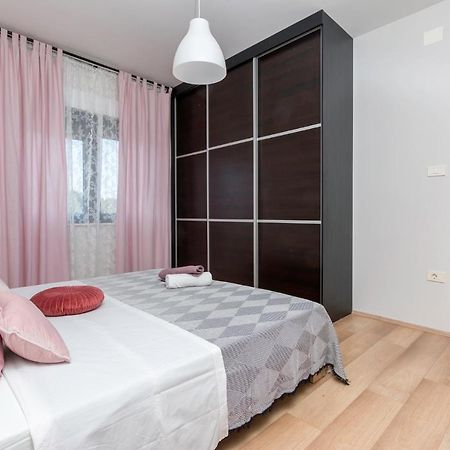 Apartman Olea Pula Exterior photo